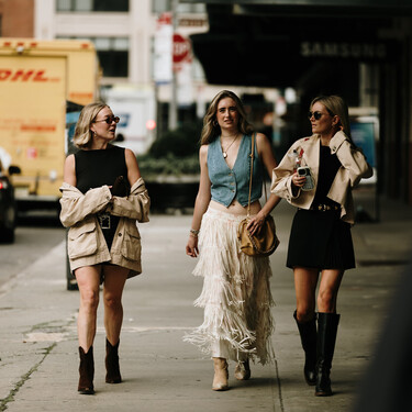 Springfield firma el vestido que evoca al verano: está hecho de crochet, es fresquito y no marca nada