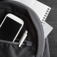 En Francia, los niños vuelven al cole sin móviles: pros y contras del uso del teléfono móvil en los colegios