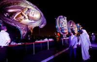 "El viaje milagroso", impresionantes esculturas del crecimiento uterino