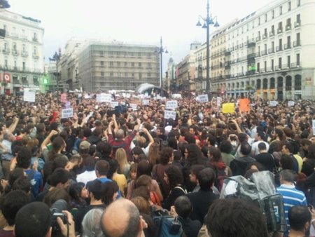 La manifestación espontánea del #17M supera el éxito de la convocada por ¡Democracia Real Ya!