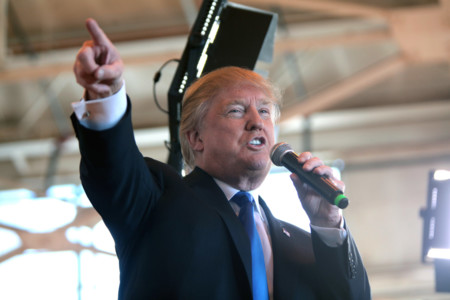 Donald Trump: "Voy a obligar a Apple a fabricar sus malditos ordenadores en EEUU"
