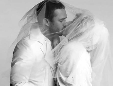 Lady Gaga y su boda (de palo) con Taylor Kinney