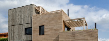 Madera y un consumo energético casi nulo: así es esta casa pasiva de Barcelona que se adapta a las condiciones  climáticas de las diferentes épocas del año 