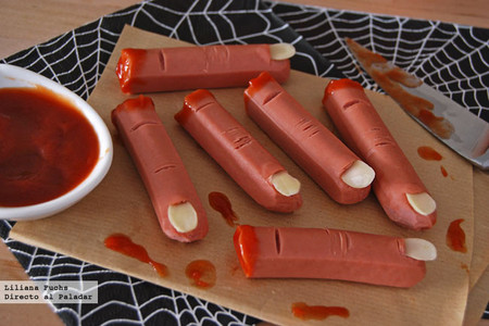 Dedos amputados sangrantes de salchicha. Receta de Halloween