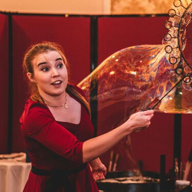 Lánzate con tu familia al Bubble Fest en Mítikah: el show gratis de burbujas gigantes y acrobacias