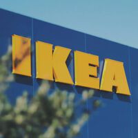 Ha llegado a Ikea el estante sin obras que ocupa poco y añade espacio de almacenaje a nuestro armario 