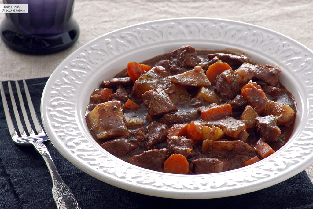 Estofado de ternera al Oporto con chocolate: receta para amantes de los guisos de carne