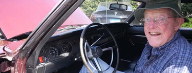 Metió su Dodge Charger en un garaje hace 30 años porque su mujer decía que hacía mucho ruido. Ahora tiene 96 años y lo ha restaurado para volver a disfrutarlo