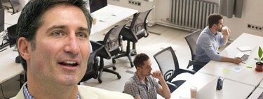 El CEO de Starbucks, que vive a 1600 km de la oficina y va en jet, amenaza con despedir a los empleados que teletrabajan