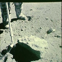 Tras analizar una roca lunar, se concluye que la Luna está seca