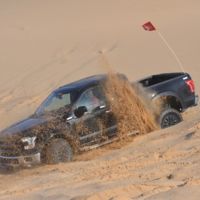 Como pez en el agua la nueva Ford Lobo Raptor 2017 pasea por el desierto