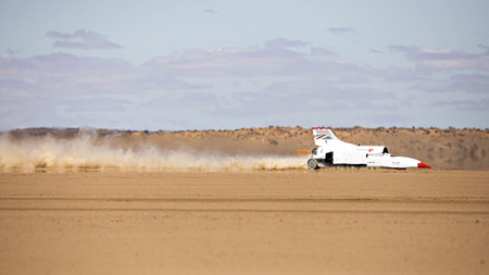 Una de locos récords de velocidad: la barrera de los 1.600 km/h está a un paso de caer con el Bloodhound LSR