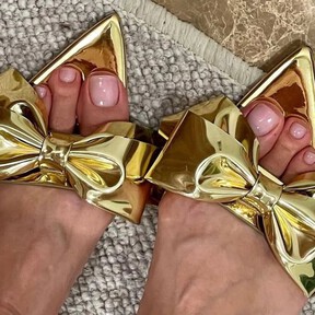 Los colores de uñas limpios y elegantes que hacen que la pedicura parezca recién hecha durante más tiempo 