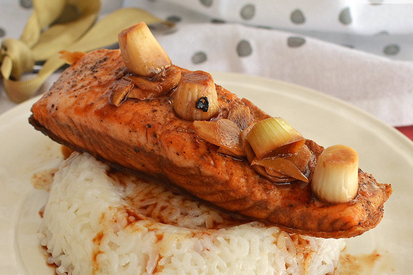 Salmón picosito glaseado con soya
