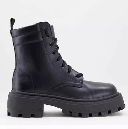 Ready for combat, the boots are worn with the sole more dramatic than ever in these Asos models that we sign with an extra 20 discount