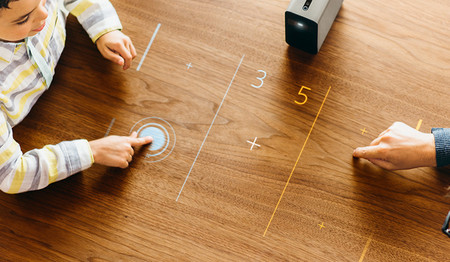 Sony Xperia Touch: así es el proyector que convierte una superficie en smart