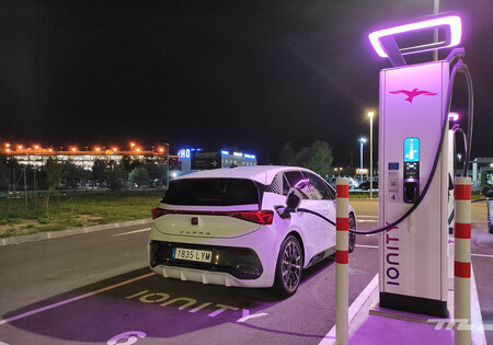 Cupra Born en cargador Ionity