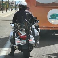 La policía de Tempe (Arizona) estrena rifles AR-15 como equipamiento en la mitad de sus motos 