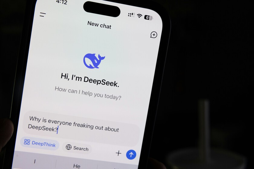 DeepSeek R1 apareció en el mundo como un boom y la empresa lleva casi un año en silencio. Ahora un líder ha hablado sobre su impacto