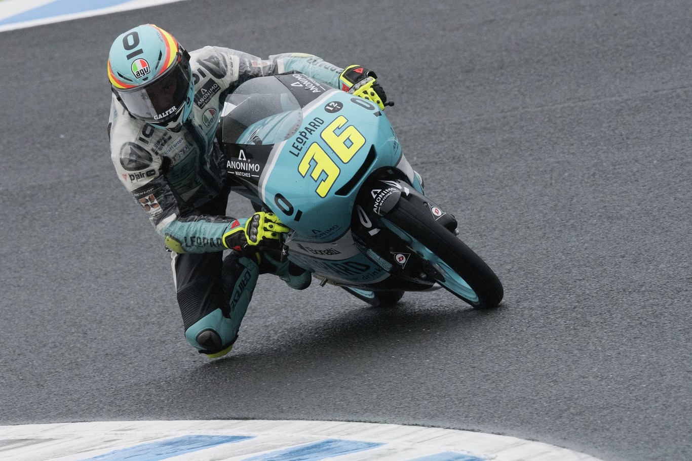 Joan Mir se corona Campeón del Mundo de Moto3 con su novena victoria del año bajo la lluvia australiana