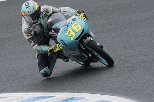 Joan Mir se corona Campeón del Mundo de Moto3 con su novena victoria del año bajo la lluvia australiana