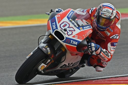 Andrea Dovizioso bate a Marc Márquez en el primer asalto de Japón bajo una intensa lluvia