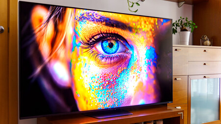 Hisense UR9S RGB MiniLED