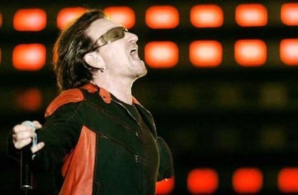 Intenta hacer una estatua de Bono y se queda sin fondos