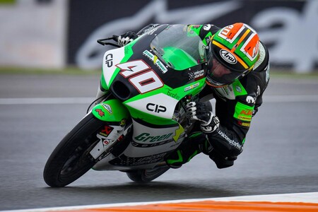 Darryn Binder logra la pole en Valencia mientras que Albert Arenas bate a Ai Ogura por una milésima