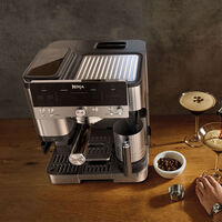 Ni Krups, ni De'Longhi: La cafetera espresso más versátil para un café de barista en casa, ahora más barata