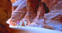 Descubiertas pinturas rupestres en Petra
