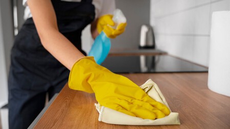 Mezcla estos dos ingredientes que tienes en casa: sirven para quitar el mal olor y blanquear la ropa