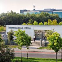 La fábrica de Mercedes-Benz en Vitoria asegura su futuro con una inversión de 1.200 millones de euros y un nuevo convenio hasta 2026