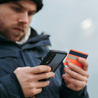 "Desconfía de chollos imposibles": la Guardia Civil alerta sobre los riesgos de estafa en el Black Friday