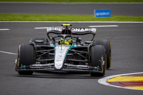 Lewis Hamilton gana en Spa por la descalificación de George Russell y McLaren sigue acechando a Red Bull en el mundial