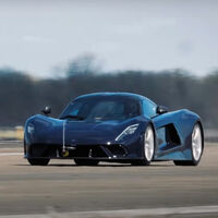 A por el récord: el Hennessey Venom F5 vuela en este vídeo y supera los 320 km/h con la mitad de su potencia anunciada