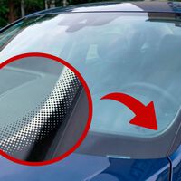 Nem para decoração nem para descansar a vista: essa é a verdadeira função dos pontinhos ao longo da borda do para-brisa do carro 