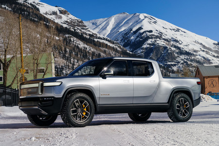 Rivian tiene menos reservas que la Tesla Cybertruck, a menos de un año que comiencen las entregas