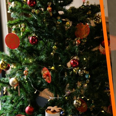 Este video hará que quieras lavar tu árbol de Navidad artificial: solo necesitas 2 ingredientes