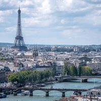 "Estará al fondo del jardín": compraron una casa a las afueras de París y ahora tendrán un centro de datos que consume cuatro veces lo que Disneyland