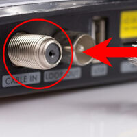 Si aún conservas el cable coaxial para la televisión por cable, tienes un divino tesoro: así puedes transformarlo para tener Internet de alta velocidad  