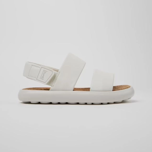 Pelotas Flota
Sandalias de piel blanca para mujer.