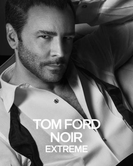 Tom Ford protagoniza la campaña de su nueva fragancia Noir Extreme