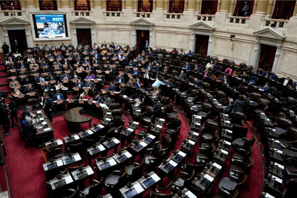 Jubilados de Argentina camino a un aumento y la vuelta de la moratoria previsional: qué cambiaría de aprobarse en el Senado 