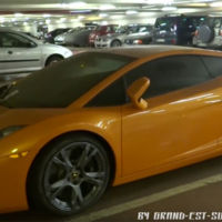 ¿Qué hacen todos estos cochazos abandonados en un parking de París?