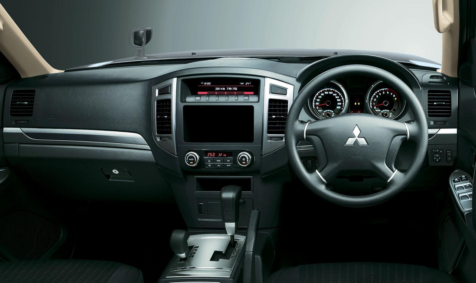 Mitsubishi Pajero 2015 (17/30)