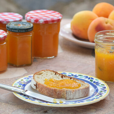 Cómo hacer mermelada casera de melocotón, receta sencilla y básica para alegrar desayunos y meriendas