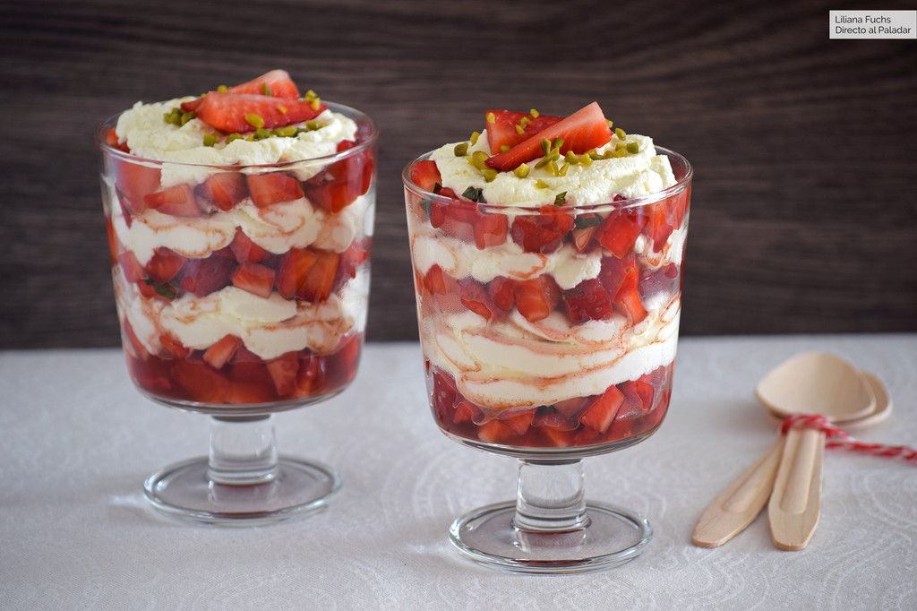 Fresas maceradas a la naranja con crema de mascarpone y nata: receta de postre para celebrar la primavera 