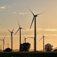 El mundo no está invirtiendo lo suficiente en energías limpias para cubrir las necesidades energéticas del futuro, advierte la AIE 