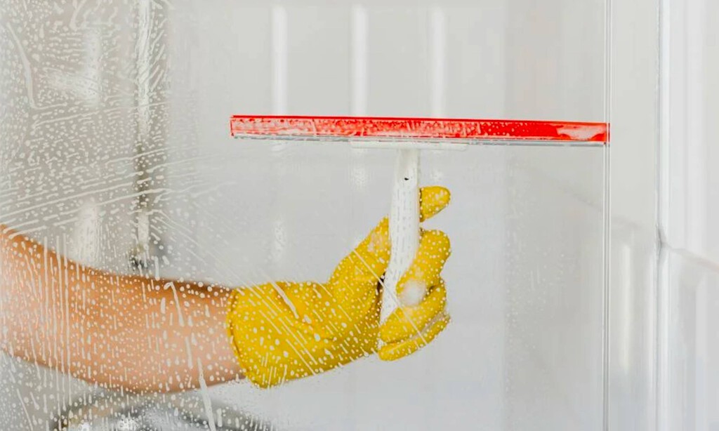 Gracias Lidl: ya puedo olvidarme de limpiar los cristales con este gadget que está arrasando 